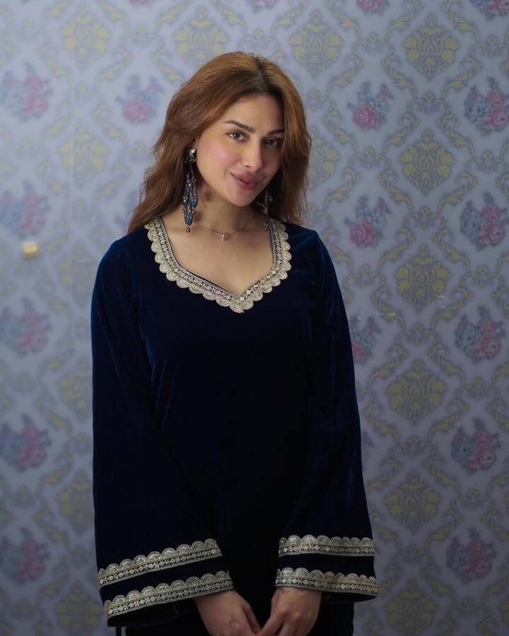 माहिरा शर्मा को टीवी के पॉपुलर सीरियल्स जैसे 'नागिन' और 'कुंडली भाग्य' में देखा गया है इसके साथ ही वो 'बिग बॉस 13' की फाइनलिस्ट भी रह चुकी हैं. इसके साथ ही वो कई म्यूजिक वीडियोज में भी अपनी खूबसूरती का जलवा बिखेरती नजर आई हैं. नेटवर्थ की बात करें तो जागरण के रिपोर्ट के मुताबिक माहिरा शर्मा  62 करोड़ रुपए की संपत्ति की मालकिन हैं.