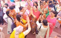 ਆਮ ਆਦਮੀ ਪਾਰਟੀ ਦੇ  ਦਫਤਰ 'ਚ ਮਨਾਇਆ ਗਿਆ ਤੀਆਂ ਦਾ ਤਿਉਹਾਰ, ਦੇਖੋ ਖੂਬਸੂਰਤ ਤਸਵੀਰਾਂ