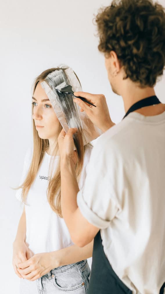 என்ன.. முடிக்கு டை அடிச்சா இத்தனை தீமைகளா?