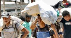 गाजा में मरने वालों को अब कफन भी नहीं हो रहा नसीब, कंबल में लपेट दफनाए जा रहे इजरायली हमलों में मारे गए लोगों के शव