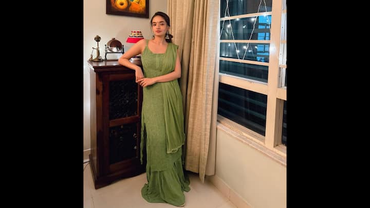 8. Green Kurta With Subtle Detailing: Anushka Sen’s earthy green kurta set is the perfect example of a simple yet striking look for Raksha Bandhan 2025. This straight-fit kurta featured delicate embroidery and was paired with a matching dupatta and flowy bottoms. The green tone stood out for festivities while her silver jhumkas and her minimal makeup added just the right amount of ethnic charm. If you’re looking for an outfit that blends tradition with comfort, this is a go-to choice. (Image Source: Instagram/@anushkasen0408)