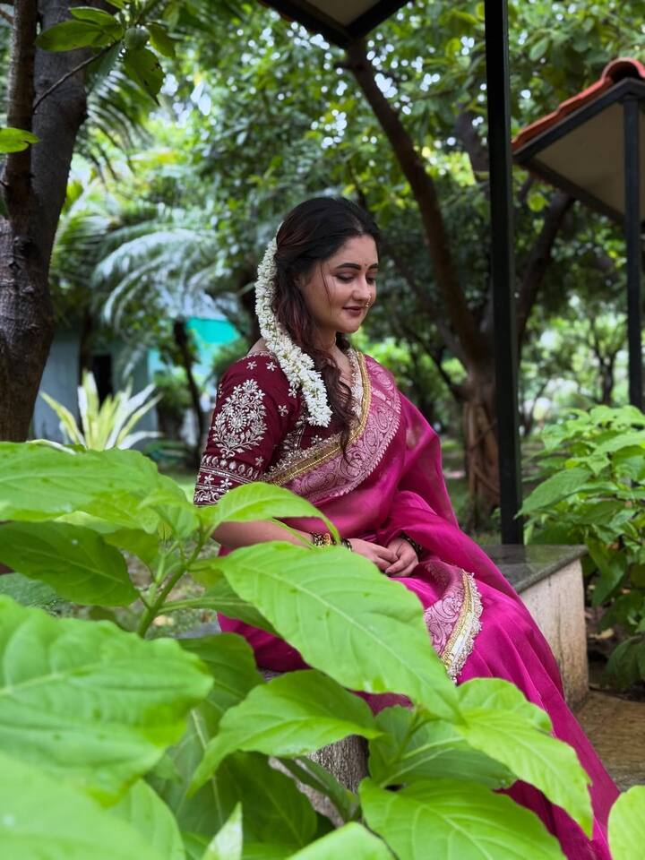 रश्मि ने कहा,' मुझे सड़कों पर चार दिन सोना पड़ा था. उस वक्त उनके पास ऑडी A6 हुआ करती थी, वो उसी में सो जाया करती थीं.