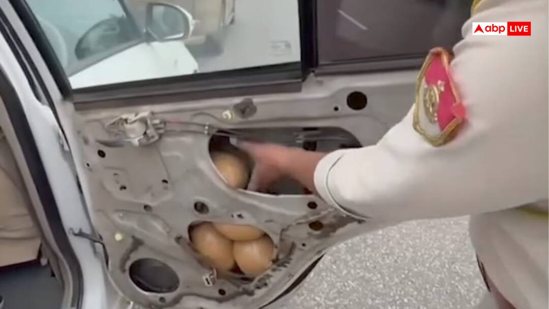 Video: कार में ऐसी जगह छिपाई 6 किलो अफीम, ढूंढने में नारकोटिक्स विभाग के भी छूटे पसीने, वीडियो देख चौंक जाएंगे Video 6 kg opium hidden in the gate of a car recovered in Rajasthan Jhalawar Narcotics Department smugglers Video: कार में ऐसी जगह छिपाई 6 किलो अफीम, ढूंढने में नारकोटिक्स विभाग के भी छूटे पसीने, वीडियो देख चौंक जाएंगे