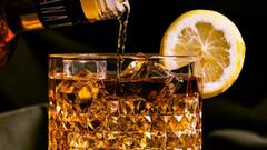 व्हिस्की में बर्फ डालकर जमकर छलकाते हैं जाम, लेकिन रेड वाइन में नहीं; आखिर क्यों?