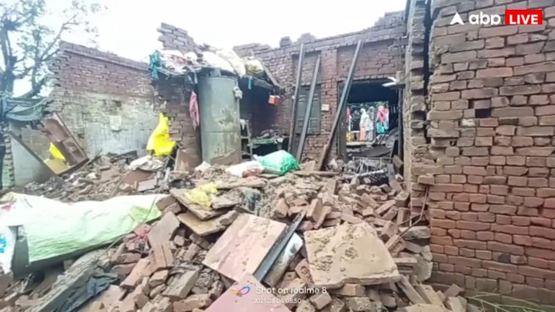 Up Hapur house collapsed due to heavy rain four injured and hospitalised ann Hapur News: हापुड़ में बारिश बनी आफत, मकान ढहने से महिला समेत तीन बच्चे जख्मी