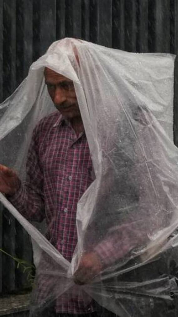 घर से निकलने से पहले जान लें दिल्ली का मौसम अपडेट, IMD ने बारिश को लेकर क्या बताया?