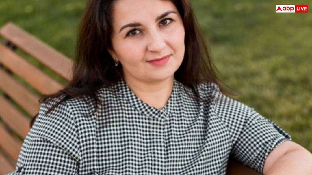 eat these superfoods to stay young after 50 50 के बाद भी दिखना चाहती हैं जवान, इन चीजों को खाना कर दें शुरू