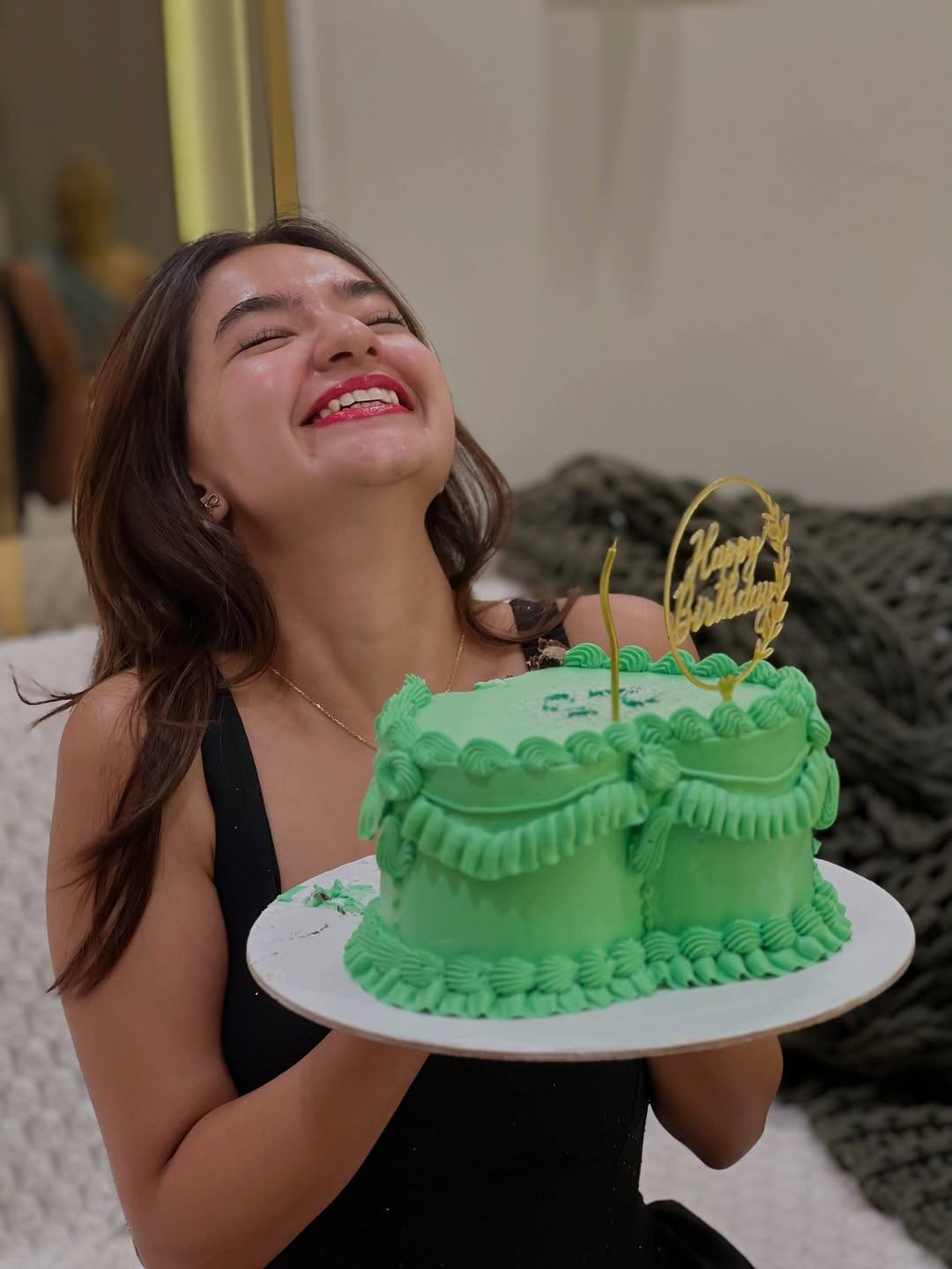 Anushka Sen is celebrating her birthday today i.e. on August 4. On this occasion, while celebrating this special day with family, he shared some special pictures on social media.