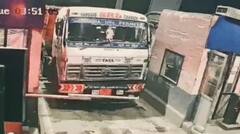 ਲੁਧਿਆਣਾ 'ਚ ਲਾਡੋਵਾਲ ਟੋਲ 'ਤੇ ਹੰਗਾਮਾ, ਜਾਣੋ ਟਰੱਕ ਡਰਾਈਵਰ ਅਤੇ ਟੋਲ ਕਰਮਚਾਰੀਆਂ ਵਿਚਾਲੇ ਕਿਉਂ ਹੋਈ ਹੱਥੋਪਾਈ, ਬੂਮ ਬੈਰੀਅਰ ਵੀ ਟੁੱਟਿਆ...