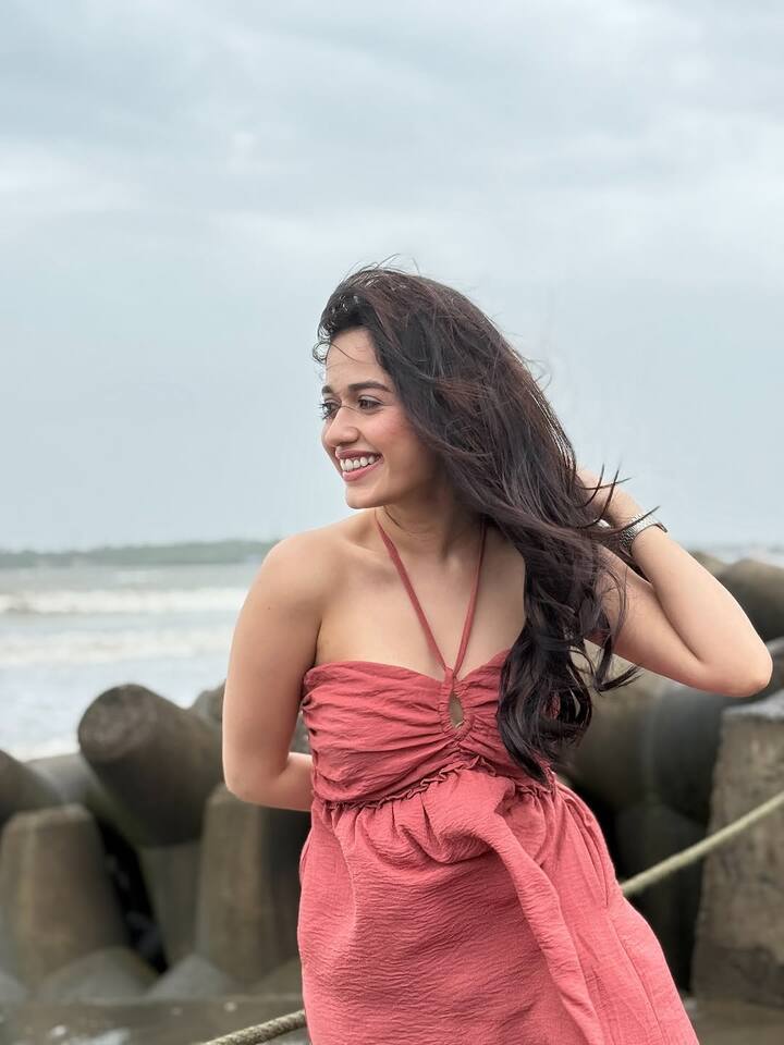 Talking about the workfront, he was last seen in Laughter Chefs Season 2. Now if the news is to be believed, she will soon be a part of Bigg Boss 19. But Jannat Zubair has not given any official confirmation about entry in Bigg Boss House.