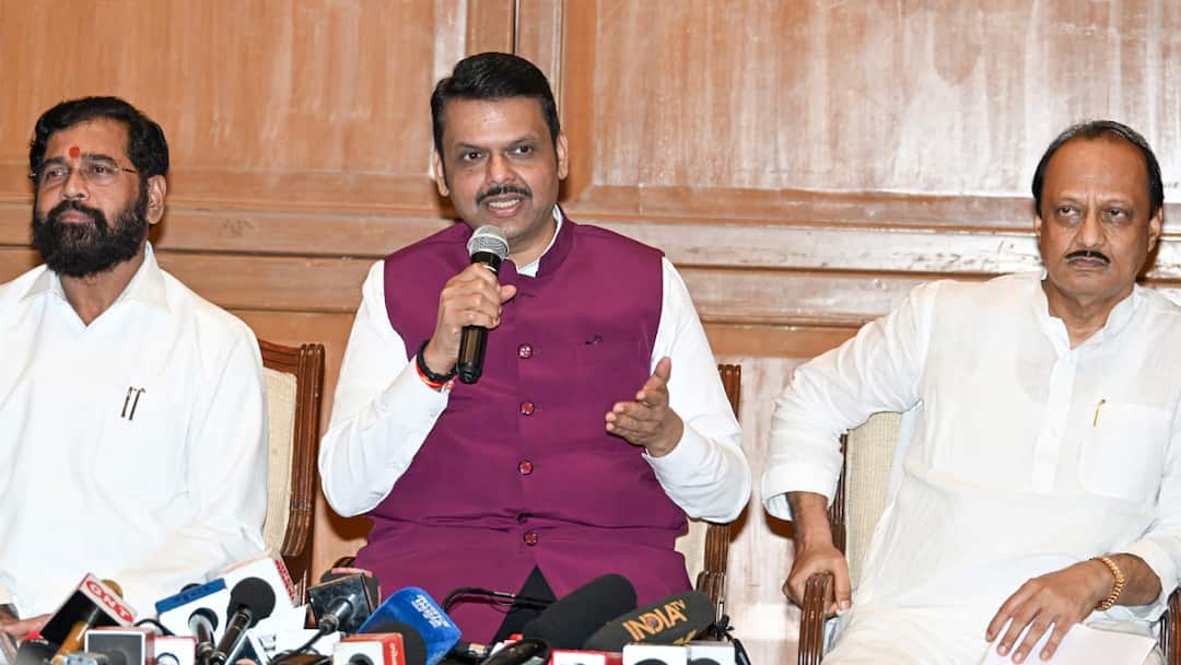 Maharashtra Devendra Fadnavis Government Rolls Back 7 Decisions within six months Eduaction Ministry Dada Bhuse  आखिर महाराष्ट्र सरकार को 6 महीने के अंदर वापस क्यों लेने पड़े अपने ही 7 फैसले? जानें वजह