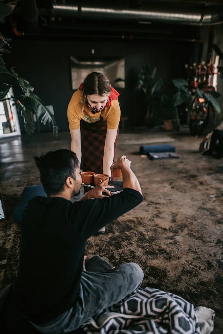 जोडीदारासोबत व्यायाम करणं ही केवळ फिटनेसची सवय नाही, तर एक सुंदर नातं दृढ करण्याचा मार्ग ठरू शकतो.