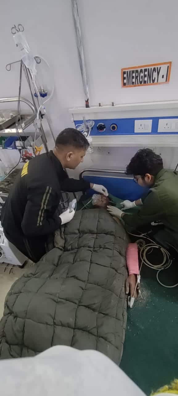 बादल फटने से पानी और मलबा कई होटलों और दुकानों में घुस गया, जिससे भारी नुकसान हुआ।