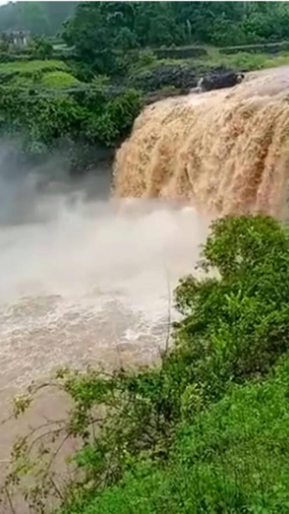 प्रकृति की गोद में छुपा यूपी का मुक्खा फॉल, पहली नज़र में ही दिल जीत लेगा