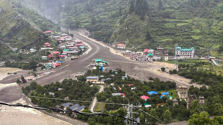 মেঘভাঙা বৃষ্টির জেরে ভূমিধস ও হড়পা বান। যার জেরে কার্যত ভেসে গেল উত্তরাখণ্ডের উত্তরকাশী জেলার ধরালী গ্রামের বিস্তীর্ণ এলাকা। সর্বভারতীয় সংবাদ সংস্থা সূত্রে খবর, গ্রামের নিকটবর্তী ক্ষীরগঙ্গা নদীর উচ্চ অববাহিকায় মেঘ ভাঙা বৃষ্টির ঘটনা ঘটে।