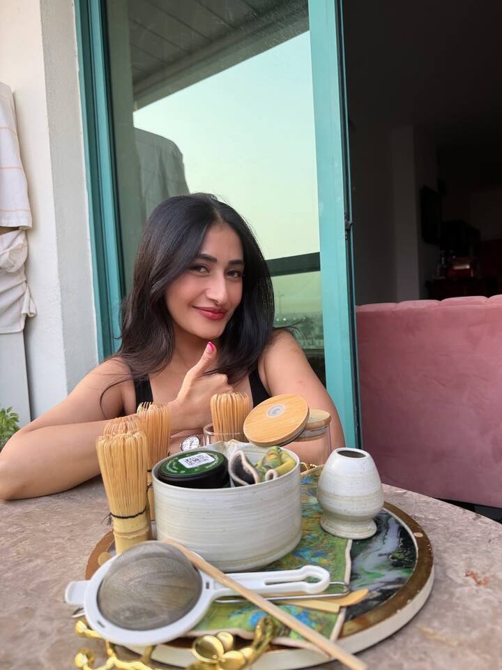 पोस्ट शेयर करते हुए कोरियोग्राफर ने कैप्शन में लिखा, 'इस शहर के साथ मेरी कई यादें जुड़ी हैं क्योंकि मैं यही बड़ी हुई हूं. अब सालों बाद शहर को विकसित होते हुए देखने के अनुभव बहुत ही अद्भुत और दिल को छू लेने वाला था'.