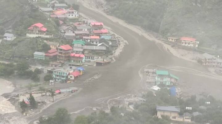 आसमान में बादल अलग-अलग बिखरे हुए नजर आते हैं, लेकिन इन बादलों में बहुत मात्रा में पानी भरा होता है. बादल पानी की छोटी-छोटी बूंदों या बर्फ के क्रिस्टल का एक समूह होता है.