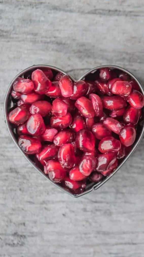 रोज सकाळी रिकाम्या पोटी डाळिंब खाण्याचे काय फायदे आहेत?