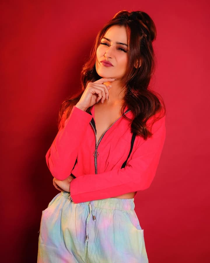 After separating from Ali, Sara started dating Paras Chhabra. Sara was in a relationship with Paras for 3 years. According to the report, Paras wanted to work in the industry using Sara's name.