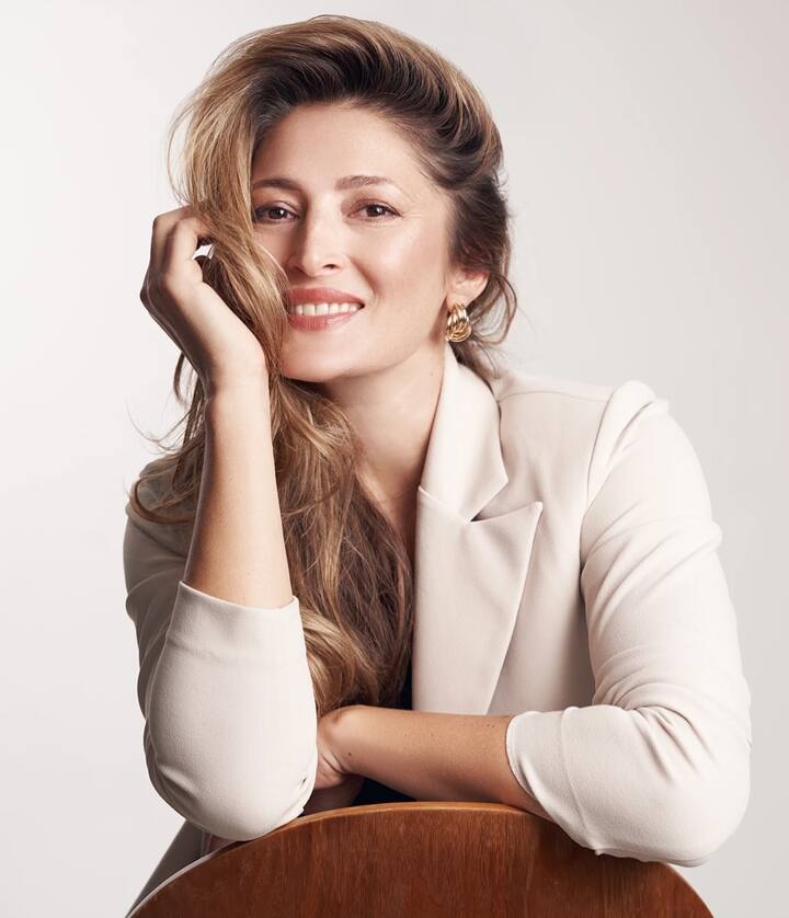 Dina Umarova is very active on social media and people also like her pictures. Looking at the pictures, it can be guessed how beautiful the Russian models are in real life.