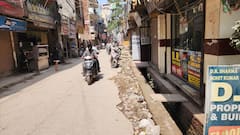 दिल्ली के बिंदापुर में दर्जनों दुकानें बंद, परेशान दुकानदारों का क्या है आरोप?