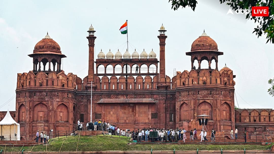 15 अगस्त से पहले लाल किले की सुरक्षा में चूक, डमी बम पहुंचा फोर्ट के अंदर, 7 पुलिसकर्मी सस्पेंड