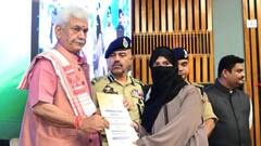 जम्मू कश्मीर: आतंकवाद पीड़ित परिवारों को मिली नौकरी, LG मनोज सिन्हा ने सौंपे नियुक्ति पत्र