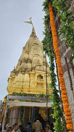सावन के चौथे सोमवार 'हर हर महादेव' के जयकारों से गूंज उठी काशी, धाम में की गई आलौकिक सजावट, देखें तस्वीरें