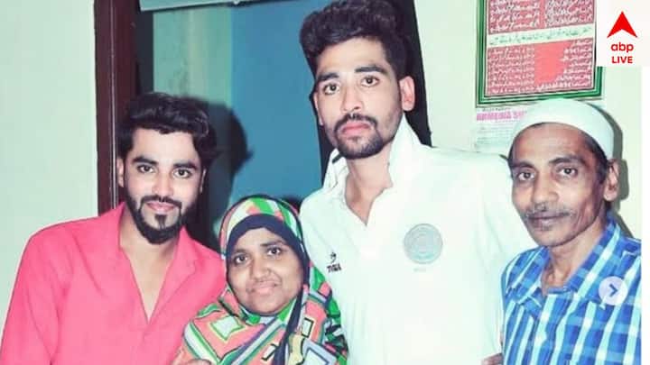 ১৯৯৪ সালে বানজারা হিলসে নিম্নবিত্ত পরিবারে জন্ম হয় মহম্মদ সিরাজের। তাঁর বাবা ছিলেন একজন অটো রিক্স ড্রাইভার। তারকা পেসারের মা একটা সময়ে লোকের বাড়িতে কাজ করতেন।