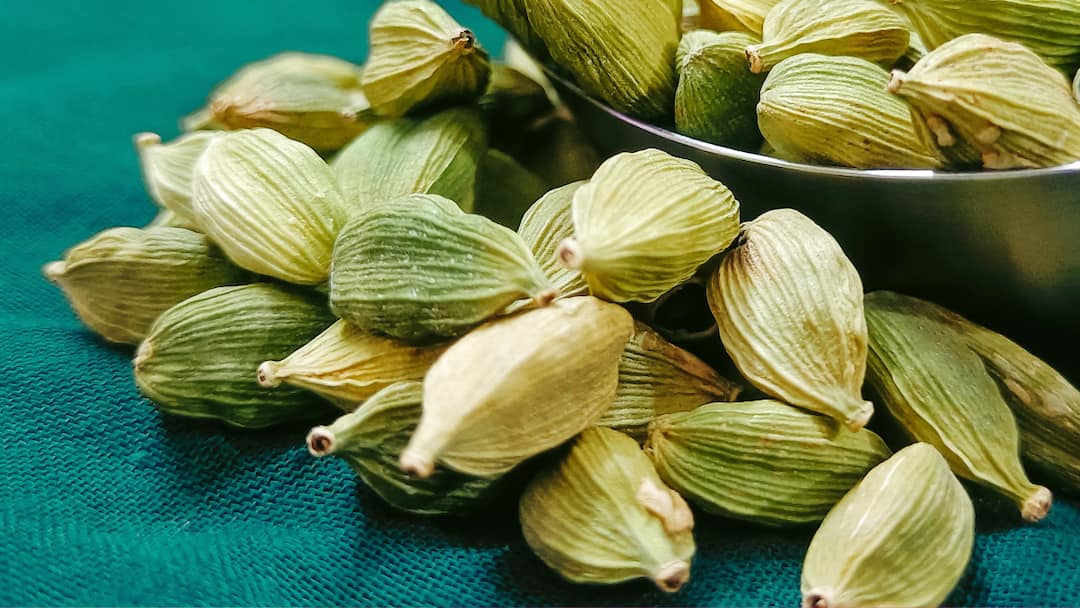 Elaichi Benefits of Chewing Cardamom at Night Chewing Cardamom Before Bed — 6 Surprising Health Benefits Of Eating Elaichi At Night