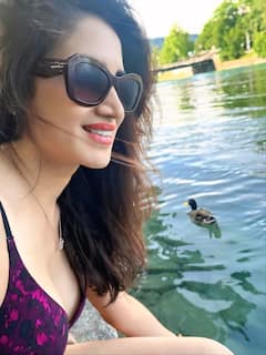 अभिनेत्री स्मिता गोंडकरचं बिकनीवर फोटोशूट, तिसऱ्या फोटोने केला कहर; चाहते घायाळ