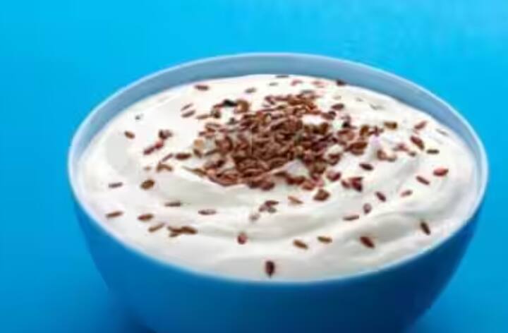 ਸਵੇਰੇ ਖਾਲੀ ਪੇਟ ਪੀਓ ਅਲਸੀ ਦਾ ਪਾਣੀ: ਇੱਕ ਚਮਚ ਅਲਸੀ ਦੇ ਬੀਜ ਨੂੰ ਰਾਤ ਭਰ ਪਾਣੀ ਵਿੱਚ ਭਿਓ ਦਿਓ, ਸਵੇਰੇ ਇਸਨੂੰ ਛਾਣ ਕੇ ਪਾਣੀ ਪੀਓ। ਇਹ ਡੀਟੌਕਸੀਫਾਈ ਕਰਦਾ ਹੈ, ਮੈਟਾਬੋਲਿਜ਼ਮ ਨੂੰ ਵਧਾਉਂਦਾ ਹੈ ਅਤੇ ਭਾਰ ਘਟਾਉਣ ਵਿੱਚ ਮਦਦ ਕਰਦਾ ਹੈ।