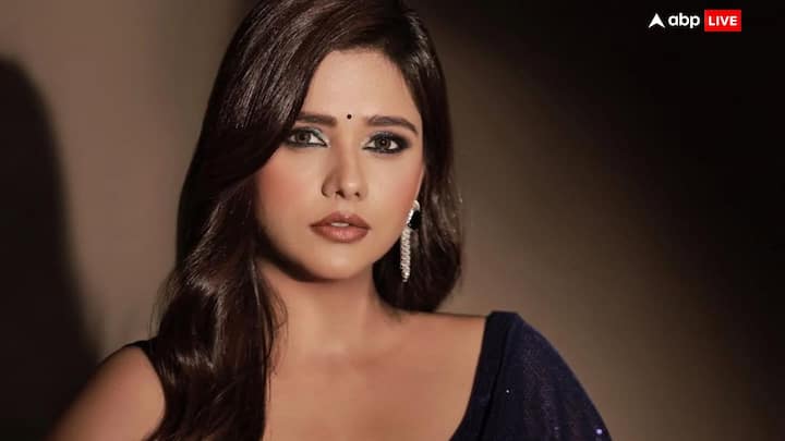 दलजीत कौर अपनी प्रोफेशनल लाइफ से ज्यादा पर्सनल लाइफ को लेकर सुर्खियों में छाई रहती हैं. एक्ट्रेस की एक बार नहीं बल्कि दो बार शादी टूट चुकी है. दोनों बार ही उन्हें काफी तकलीफों का सामना करना पड़ा है.