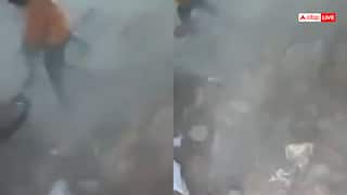 Video: घर में रखा सिलेंडर फटा, सड़क पर चल रहे लोगों के ऊपर गिरा मलबा, देखें खौफनाक वीडियो
