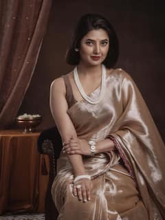 गुलाबी साडीतील मोहिनी; प्राजक्ता माळीचा दिलखेचक लुक!