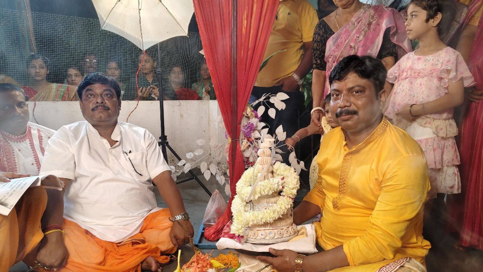 বট ও অশ্বত্থের বিয়ে ফালাকাটা থানার মন্দির প্রাঙ্গনে ! আমন্ত্রিত পুলিশকর্মী-সহ ১৫০০ জন বট ও অশ্বত্থের বিয়ে ফালাকাটা থানার মন্দির প্রাঙ্গনে ! আমন্ত্রিত পুলিশকর্মী-সহ ১৫০০ জন