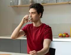 ਜੇ ਤੁਸੀਂ ਵੀ ਭਾਰ ਘਟਾਉਣ ਲਈ ਪੀ ਰਹੇ ਹੋ ਗਰਮ ਪਾਣੀ ਤਾਂ ਇਹ ਗ਼ਲਤੀ ਵਿਗਾੜ ਸਕਦੀ ਤੁਹਾਡੀ ਸਿਹਤ