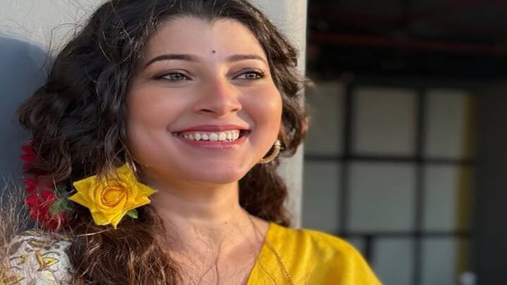 कॉलेजमध्ये असताना तिने मॉडेलिंगला सुरुवात केली आणि त्यानंतर तिचा अभिनयाकडे कल वाढला.