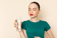 वजन घटाने के चक्कर में पी रहे हैं गरम पानी, ये गलतियां बिगाड़ सकती हैं आपकी सेहत