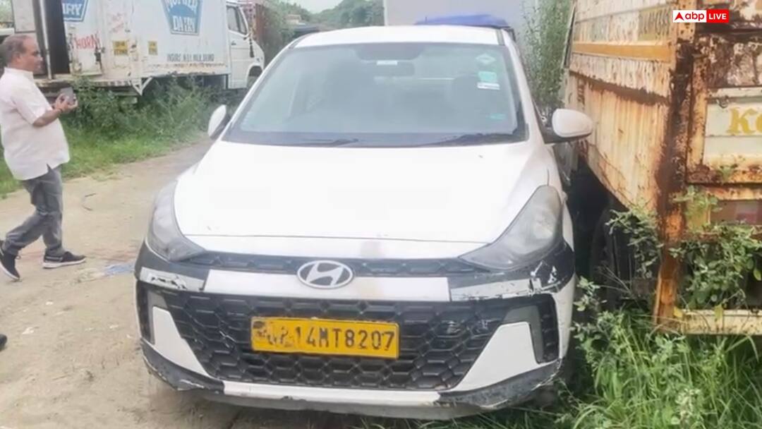 Panic in Noida as Two Men Found Dead Inside Car Near Private University in Sector-62 ann नोएडा में कार बनी मौत का कारण: एसी चलाकर सोए दो लोगों की दम घुटने से मौत, इलाके में मचा हड़कंप