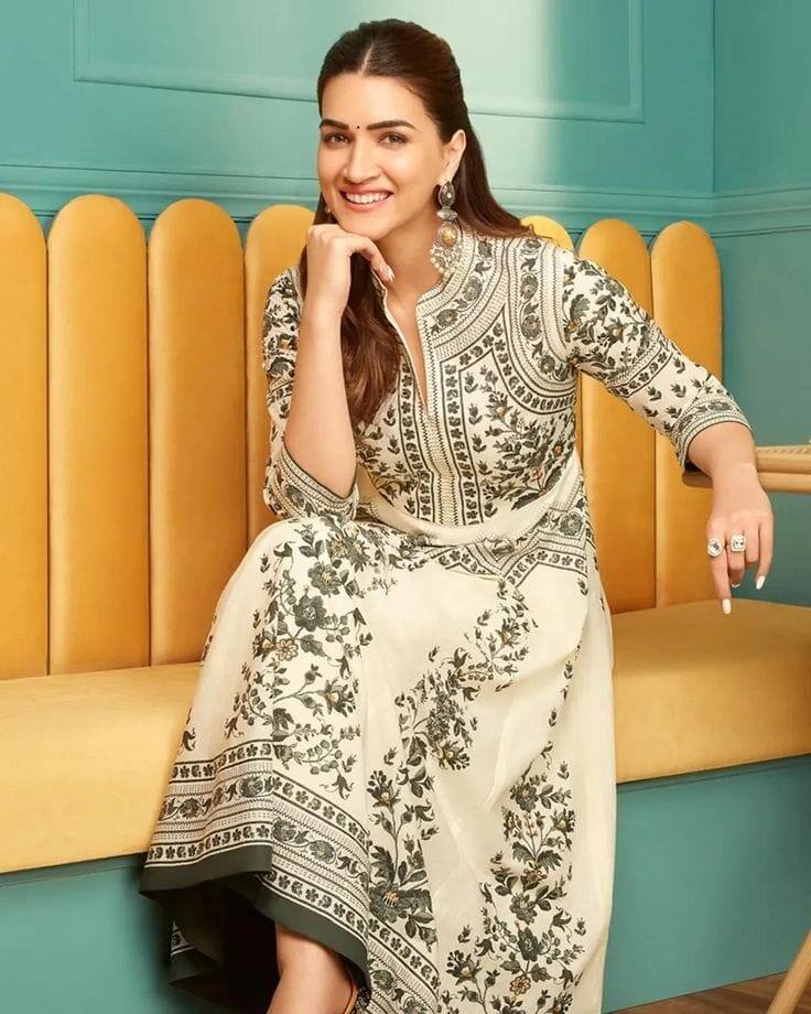If you want to look classy and trendy while keeping your outfit minimal, then this outfit of the actress will be a perfect choice for you. You will look very elegant by pairing white outfits with oxidized earrings.