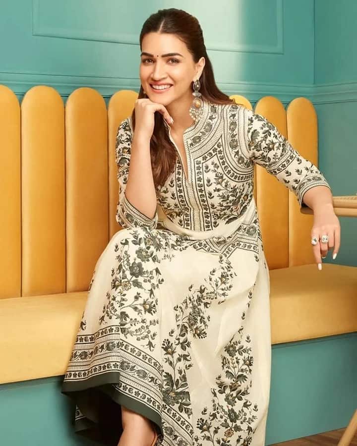 If you want to look classy and trendy while keeping your outfit minimal, then this outfit of the actress will be a perfect choice for you. You will look very elegant by pairing white outfits with oxidized earrings.