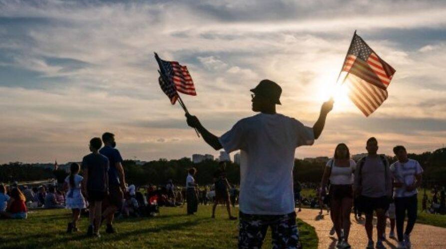 Tickets to America are being bought here without a passport or visa, crowds of people are constantly gathering... Good News: ਬੱਸ ਕੰਡਕਟਰ ਇੱਥੇ ਕੱਟ ਰਿਹਾ ਅਮਰੀਕਾ ਦੀ ਟਿਕਟ, ਲੋਕਾਂ ਦੀ ਲੱਗੀ ਰਹਿੰਦੀ ਭੀੜ; ਪਾਸਪੋਰਟ ਅਤੇ ਵੀਜ਼ੇ ਤੋਂ...