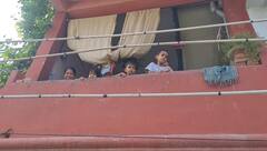 પ્રયાગરાજમાં પૂરનો કહેર: લોકો ઘરોમાં ફસાયા, ઓફિસે જવા હોડી અને ઘરમાં જવા ઝાડનો સહારો લઈ રહ્યા છે