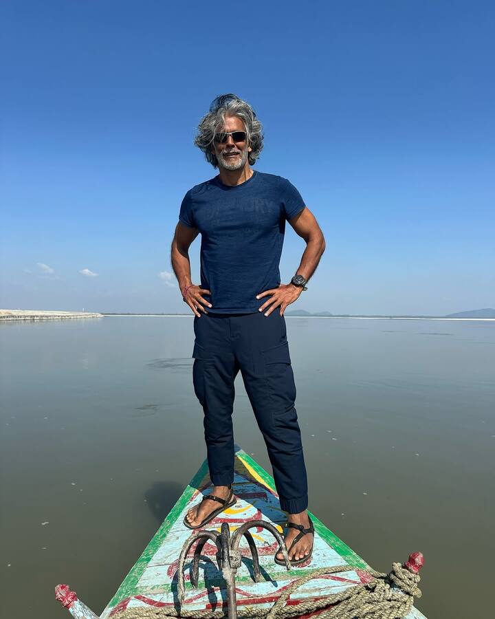 मिलिंद सोमन ने बताया था कि वो रोज सुबह 8:30 बजे तक उठ जाते हैं. उठने के बाद भी वो थोड़ी देर बीएड में रिलैक्स करते हैं उसके बाद अपने दिन की शुरुआत करते हैं.