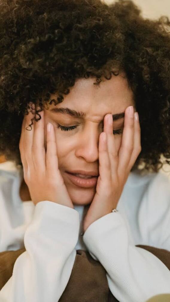 বর্ষায় চোখের বিশেষ যত্ন, সংক্রমণ থেকে কীভাবে বাঁচাবেন?