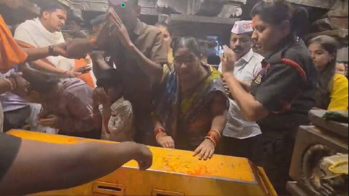 तुळजाभवानी मंदिरातील सिंहगाभाऱ्याच्या संवर्धनाच्या कामामुळे भाविकांना गाभाऱ्यात जाऊन दर्शन घेता येणार नाही.