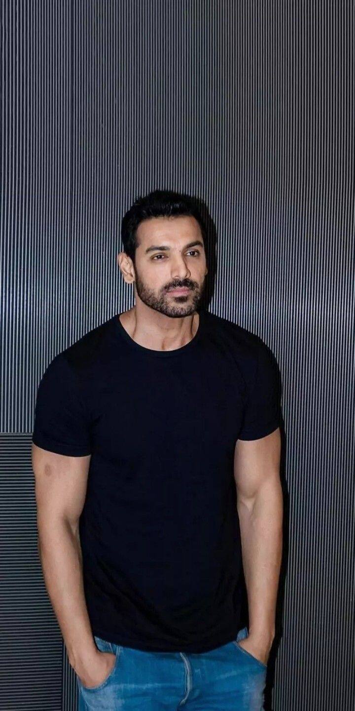 John Abraham's real name is Farhan Ibrahim. The actor's father used to call him John. After this, the actor named his name John Abraham.
