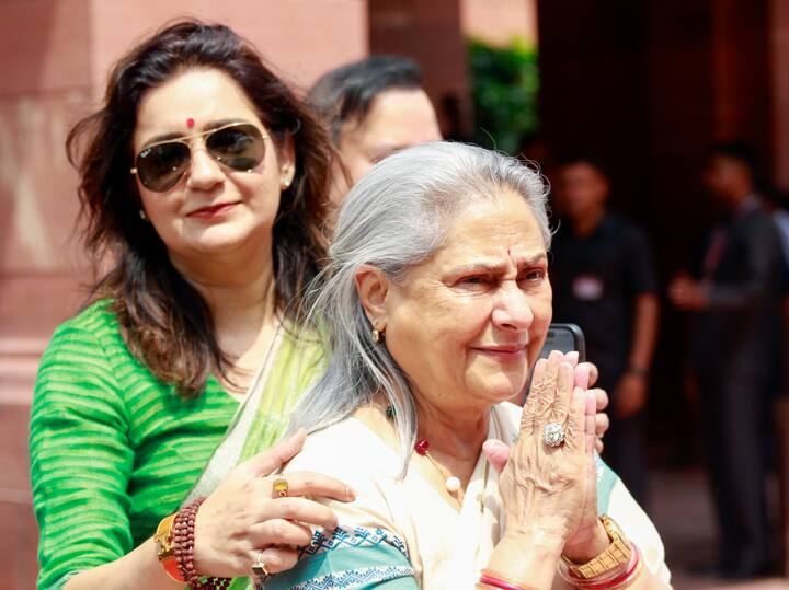 चेहरे के भाव से साफ है कि दोनों के संबंध कितने मधुर हैं.