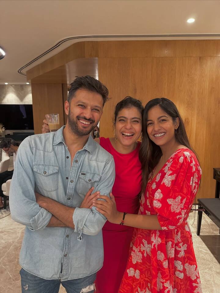 Kajol and Ishita's husband Vatsal Seth's birthday is on the same day. Which everyone celebrated together. Ishita has shared photos of birthday celebrations on social media.